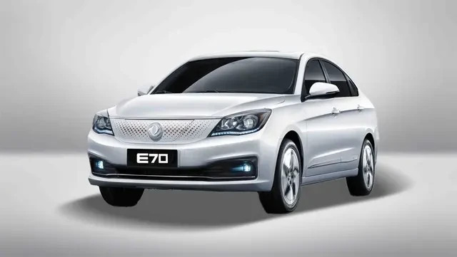 کفپوش چرمی پنج بعدی دانگ فنگ E70